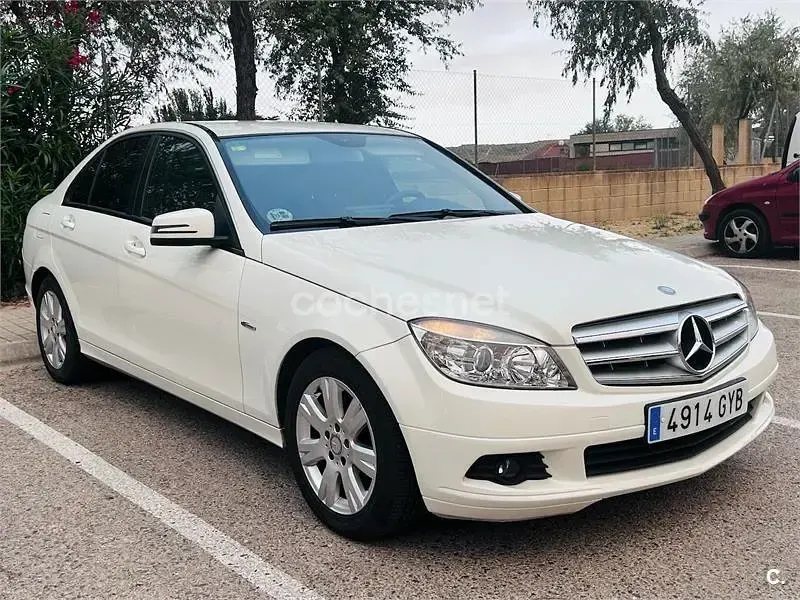 Usado Mercedes C200 Avantgarde 136 CV (100 kW) 2010 Blanco Berlina