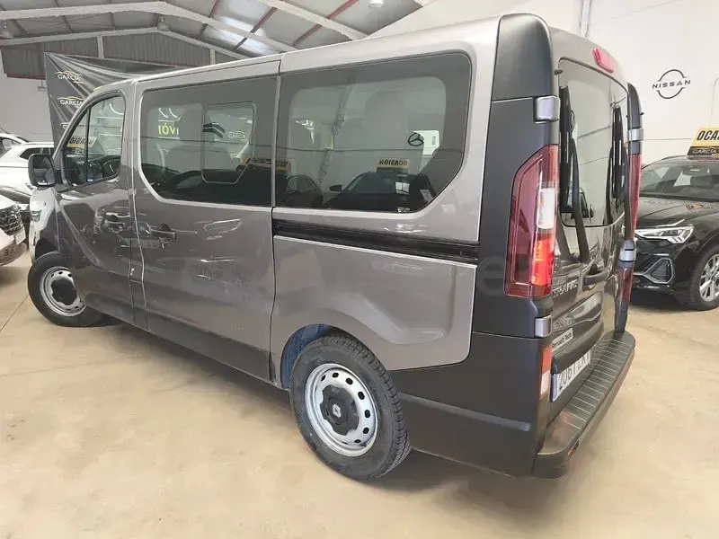 Usado Renault Trafic LIMITED 120 CV (88 kW) 2020 Beige Monovolumen