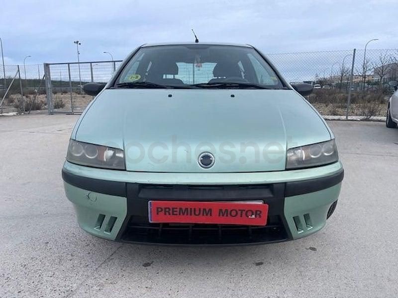 Usado Fiat Punto 80 CV (58 kW) 2001 Verde Utilitario