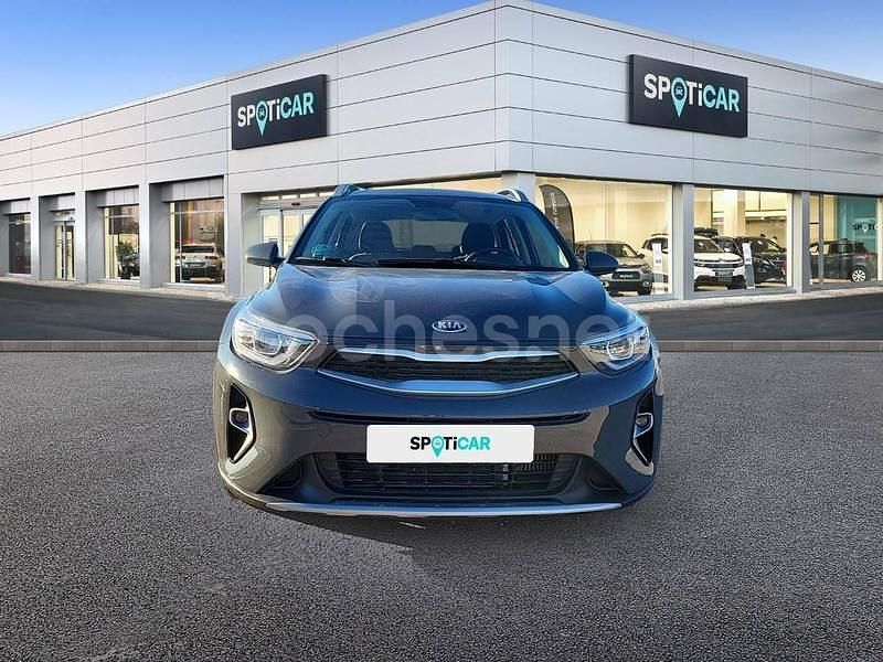 Usado Kia Stonic 100 CV (73 kW) 2021 Gris / plata SUV