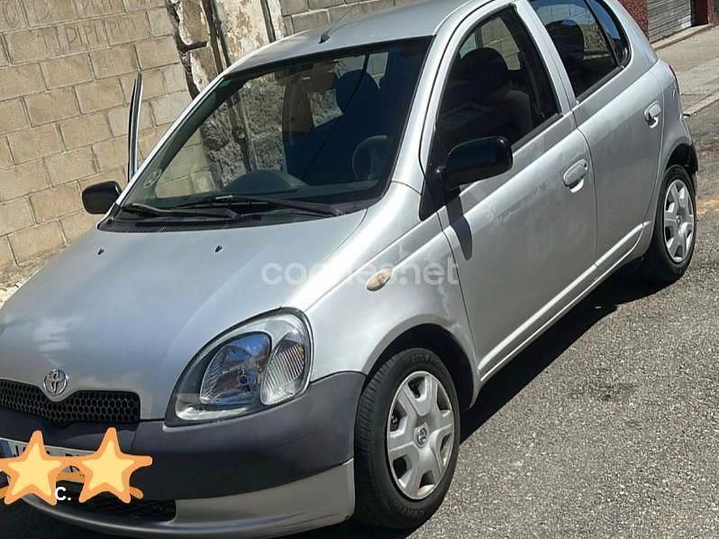 Usado Toyota Yaris Terra 68 CV (50 kW) 2001 Gris / plata Berlina