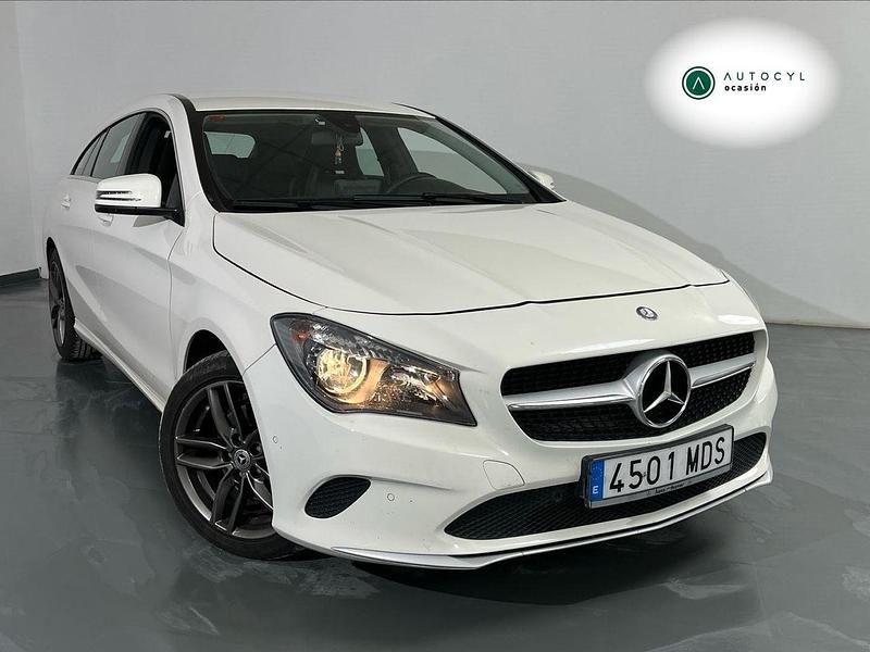 Usado Mercedes CLA200 Shooting Brake 136 CV (100 kW) 2016 Blanco Familiar