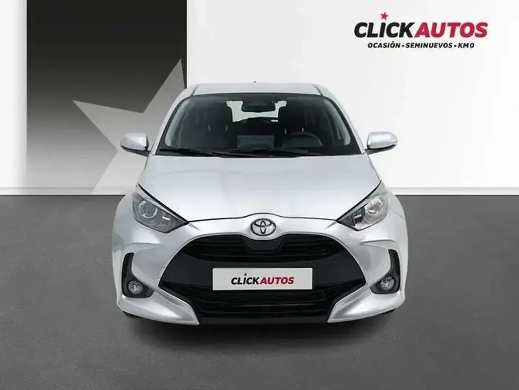 Usado Toyota Yaris Active 116 CV (85 kW) 2025 Gris Utilitario