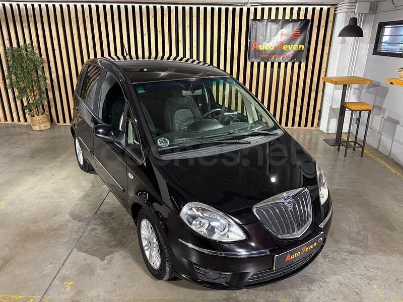 Usado Lancia Musa Gold 95 CV (69 kW) 2013 Negro Monovolumen