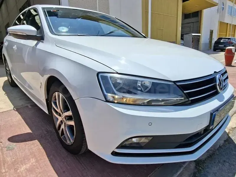 Usado VW Jetta Sportline 110 CV (80 kW) 2015 Blanco Berlina