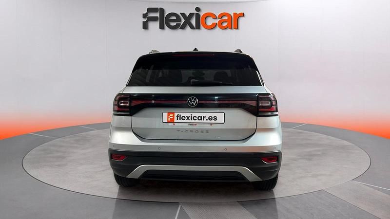 Usado VW T-Cross Advance 110 CV (80 kW) 2022 Gris SUV