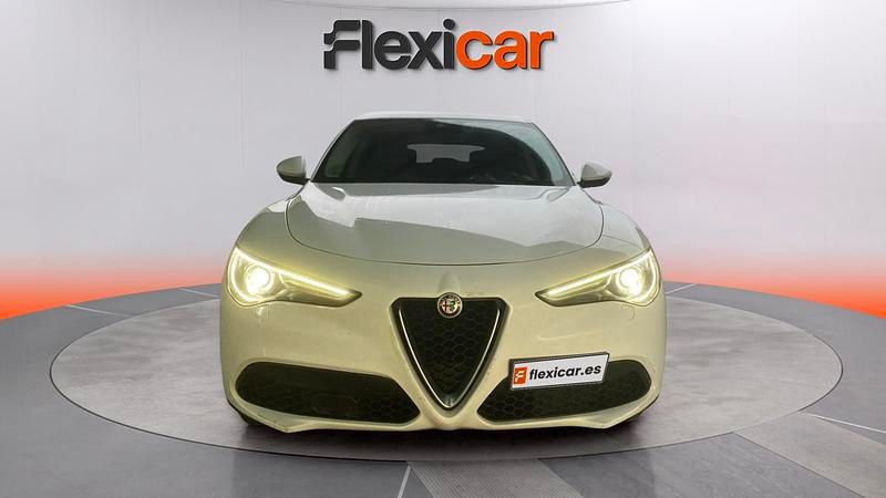 Usado Alfa Romeo Stelvio Executive 280 CV (205 kW) 2017 Blanco SUV