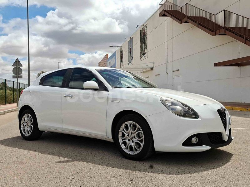 Blanco Usado 2017 Alfa Romeo Giulietta Utilitario | 9990 € (Buen precio) - Imagen 1/4
