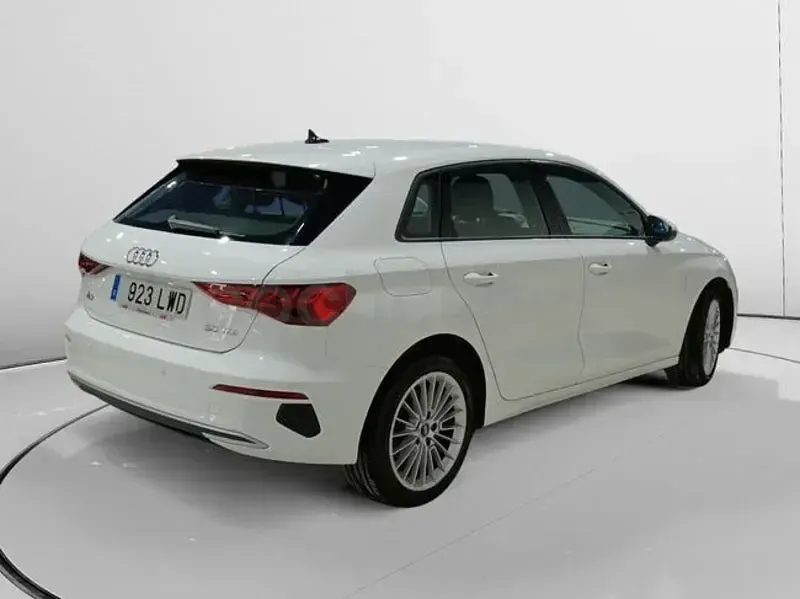 Usado Audi A3 Advanced Plus 116 CV (85 kW) 2022 Blanco Berlina