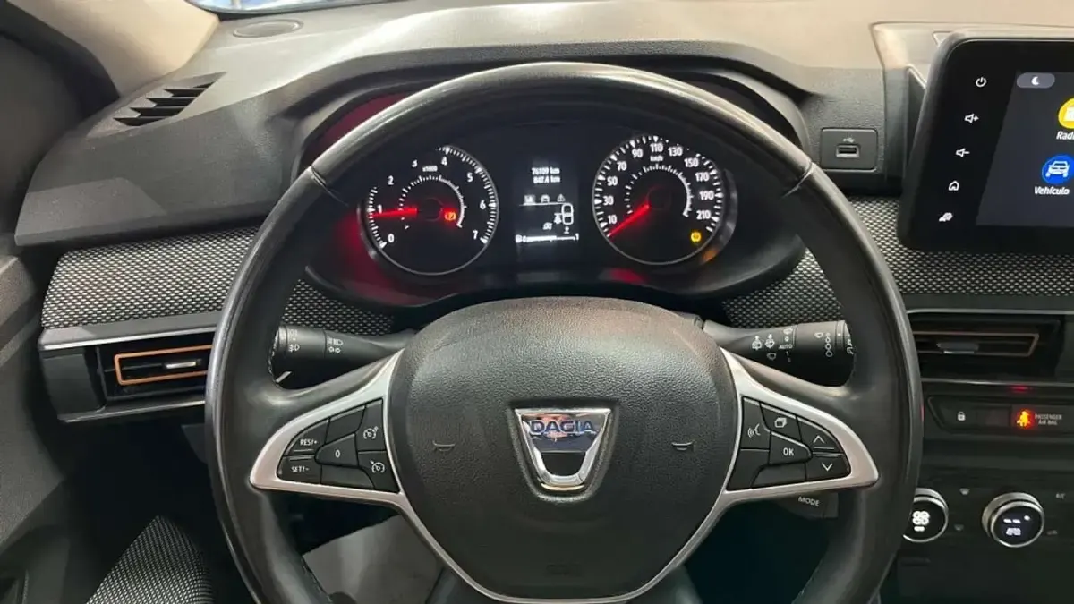 Usado Dacia Sandero Comfort 90 CV (66 kW) 2021 Azul Utilitario