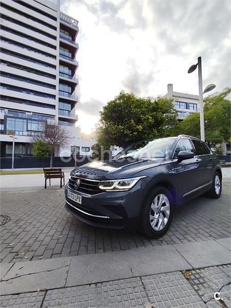 Usado VW Tiguan Life 150 CV (110 kW) 2021 Gris / plata SUV