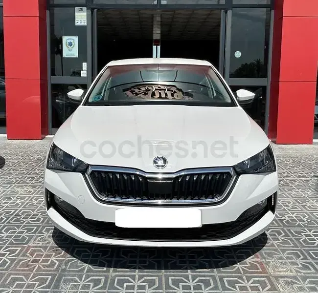 Usado Skoda Scala Ambition 110 CV (80 kW) 2022 Blanco Utilitario