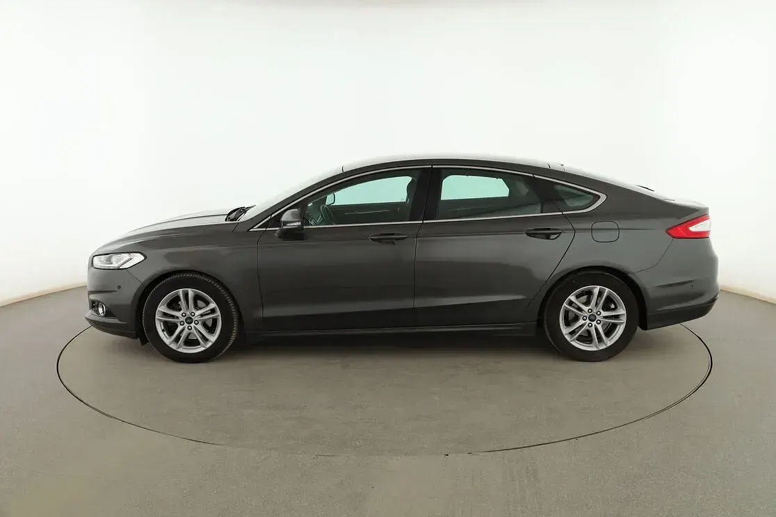 Usado Ford Mondeo Titanium 160 CV (117 kW) 2015 Dorado Berlina