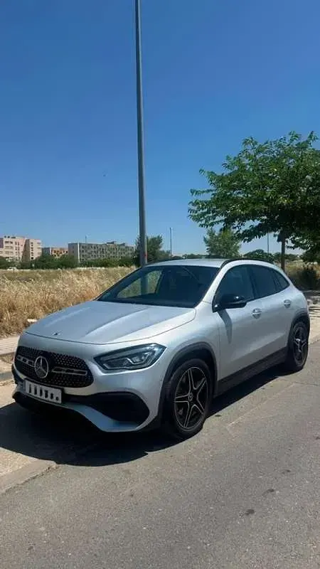 Usado Mercedes GLA200 150 CV (110 kW) 2023 Gris SUV