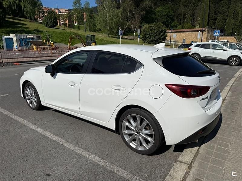 Usado Mazda 3 Luxury 150 CV (110 kW) 2015 Blanco Berlina