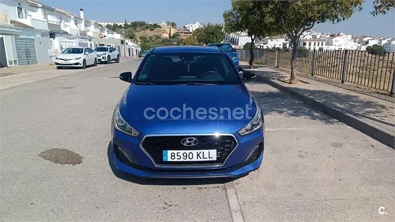 Usado Hyundai i30 GO! 95 CV (69 kW) 2018 Azul Berlina