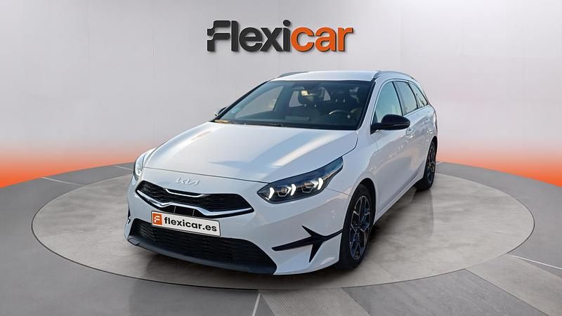 Usado Kia Ceed Style 100 CV (73 kW) 2025 Blanco Utilitario