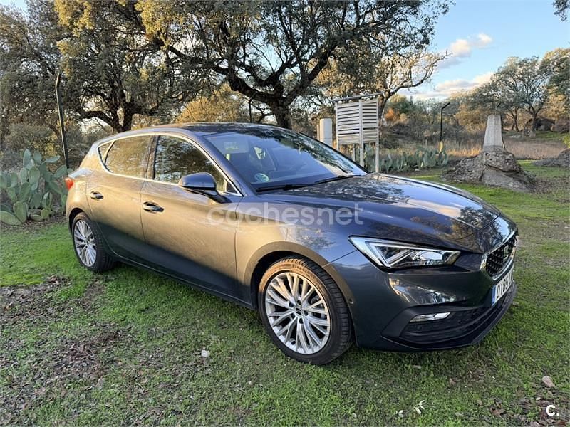Usado Seat Leon XCELLENCE 150 CV (110 kW) 2021 Gris / plata Berlina