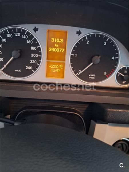 Usado Mercedes B180 109 CV (80 kW) 2009 Negro Monovolumen