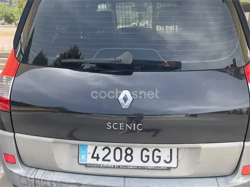 Usado Renault Scénic II Dynamique 130 CV (95 kW) 2008 Negro Monovolumen