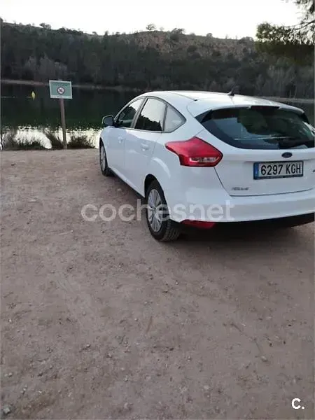 Usado Ford Focus Sport 120 CV (88 kW) 2017 Blanco Berlina