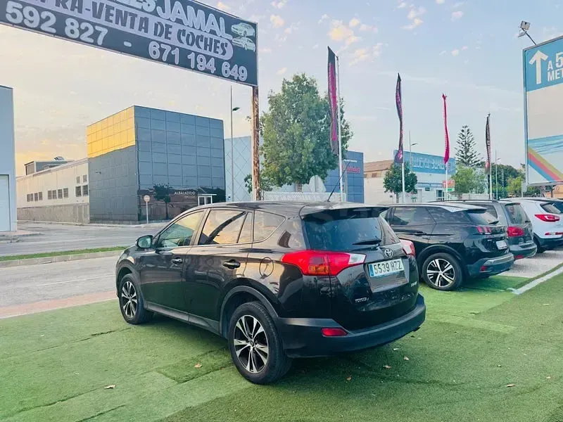 Usado Toyota RAV4 Advance 124 CV (91 kW) 2014 Gris / plata SUV