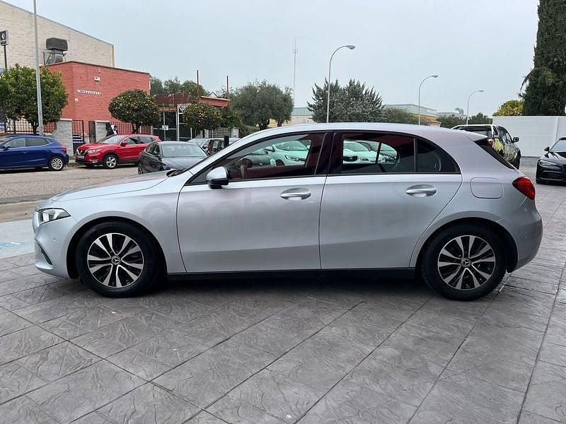 Usado Mercedes A180 116 CV (85 kW) 2021 Gris / plata Berlina