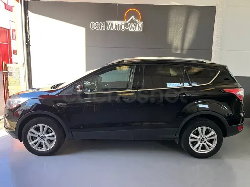 Usado Ford Kuga Trend 120 CV (88 kW) 2018 Negro SUV