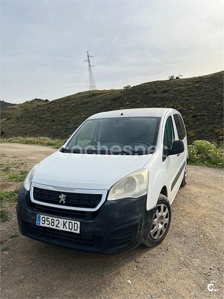 Usado Peugeot Partner Tepee Access 75 CV (55 kW) 2016 Blanco Monovolumen