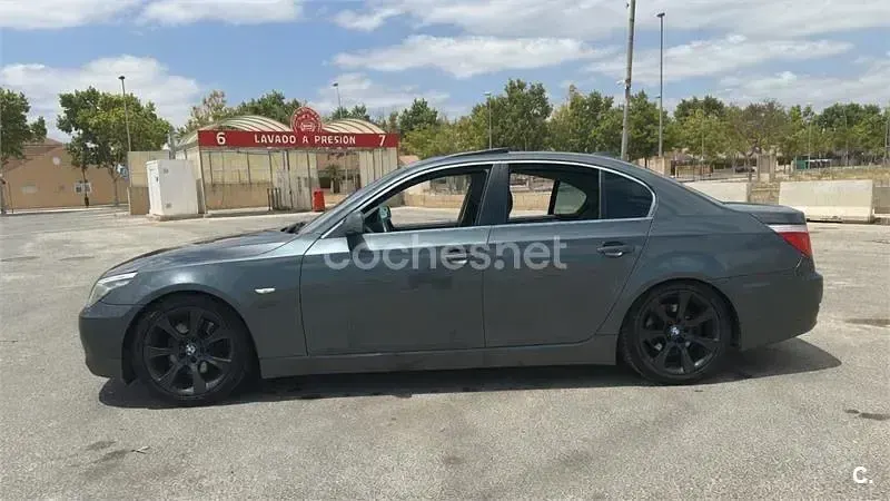 Usado BMW 525 177 CV (130 kW) 2007 Gris / plata Berlina