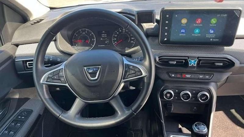 Usado Dacia Jogger 110 CV (80 kW) 2022 Plateado Monovolumen