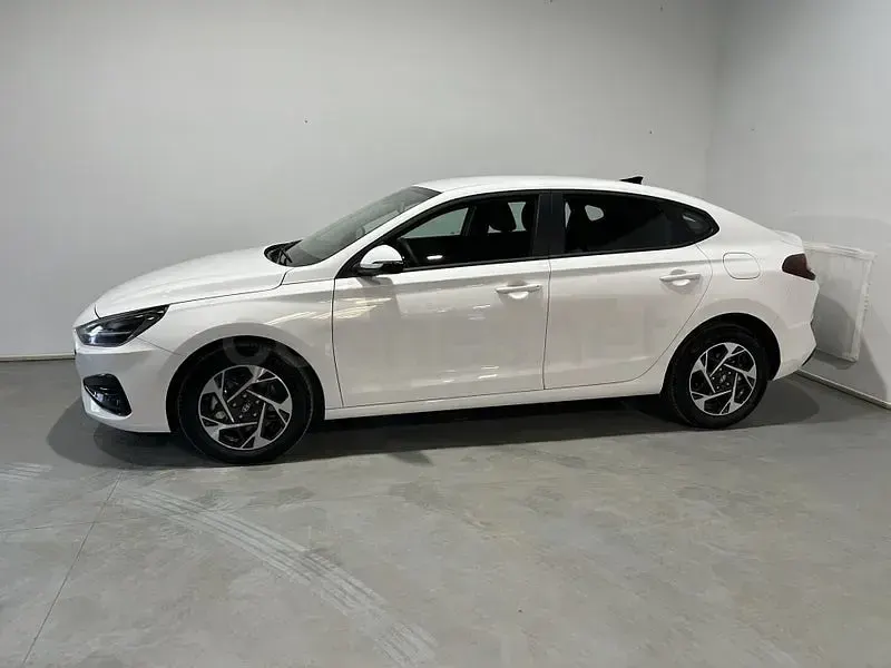 Nuevo Hyundai i30 100 CV (73 kW) 2025 Blanco Berlina