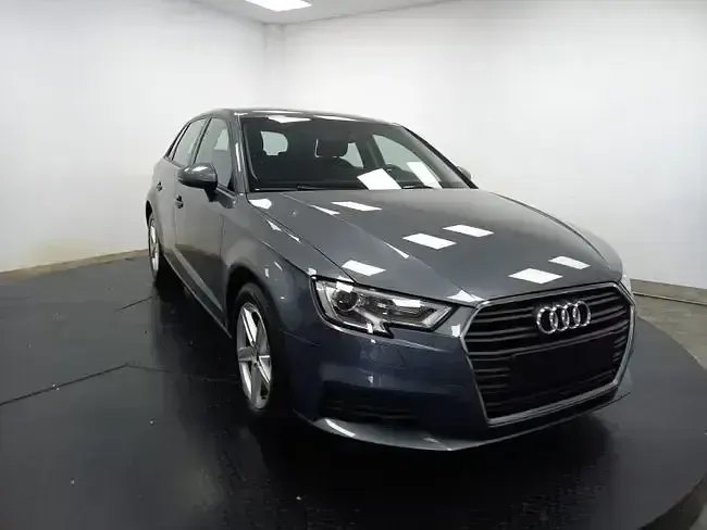 Usado Audi A3 151 CV (111 kW) 2020 Gris Berlina