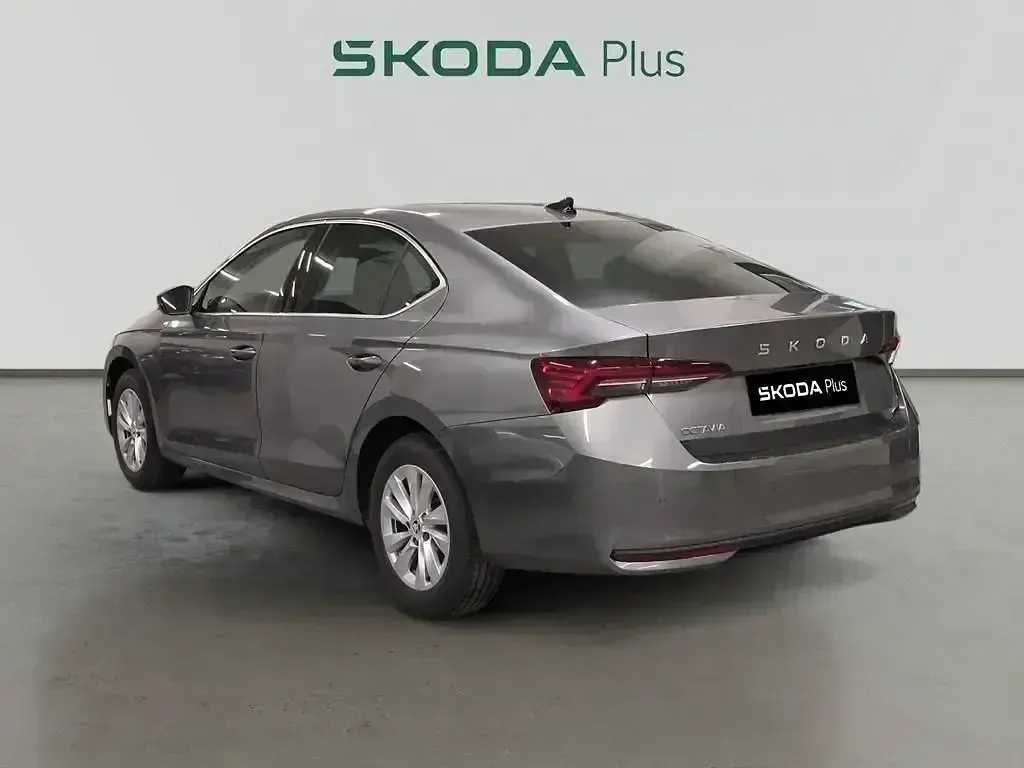 Usado Skoda Octavia Selection 150 HP (110 kW) 2025 Cinzento Sedan