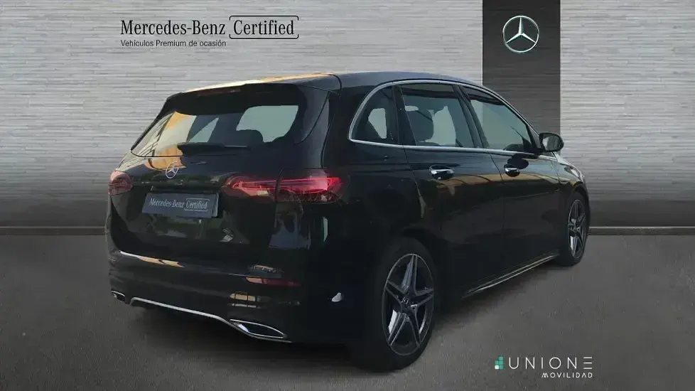 Occasion Mercedes B200 AMG line 150 PK (110 kW) 2024 Zwart MPV