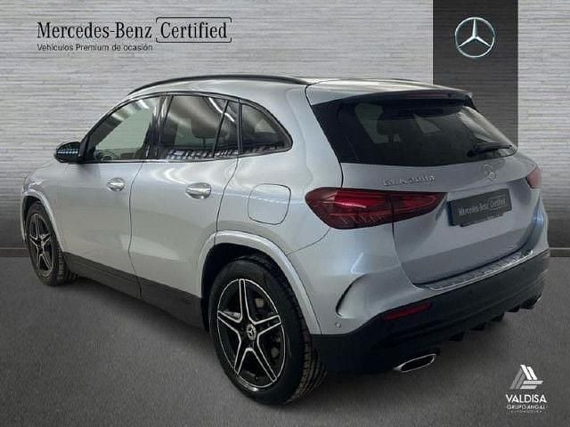 Usado Mercedes GLA200 AMG line 150 CV (110 kW) 2025 Plata hightech SUV