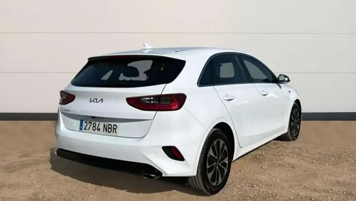 Usado Kia Ceed 101 CV (74 kW) 2025 Blanco Utilitario