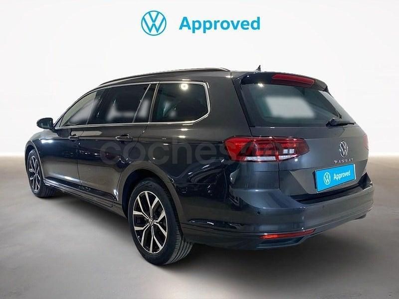 Usado VW Passat Executive 150 CV (110 kW) 2023 Gris Familiar