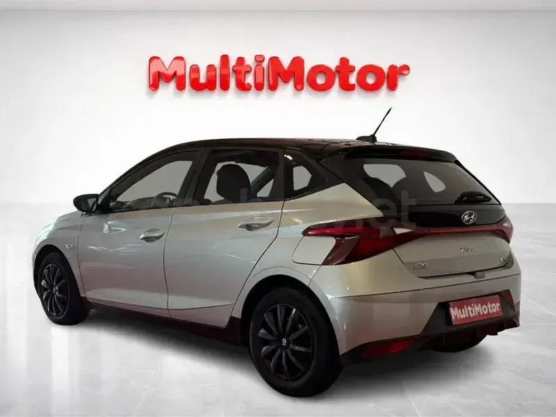 Usado Hyundai i20 84 CV (61 kW) 2022 Gris / plata Utilitario