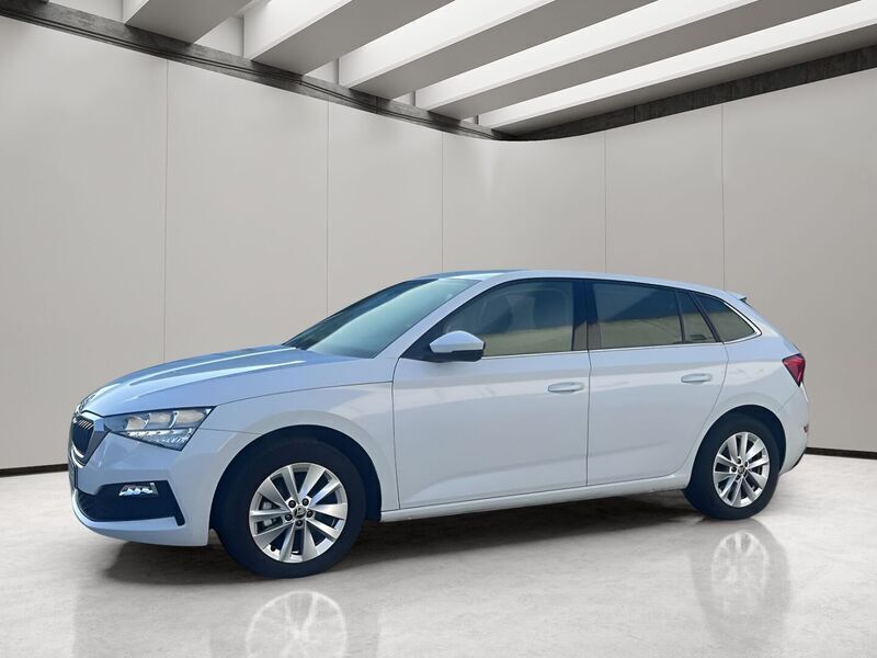 Blanco Usado 2023 Skoda Scala Ambition Utilitario | 17.950 € (Precio justo) - Imagen 1/4