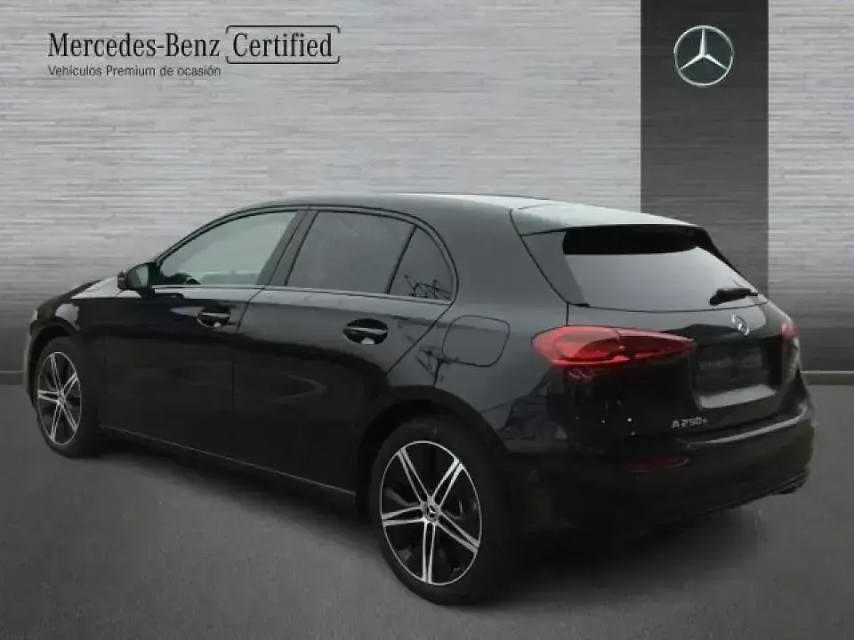 Usado Mercedes A250 218 CV (160 kW) 2024 Negro Berlina
