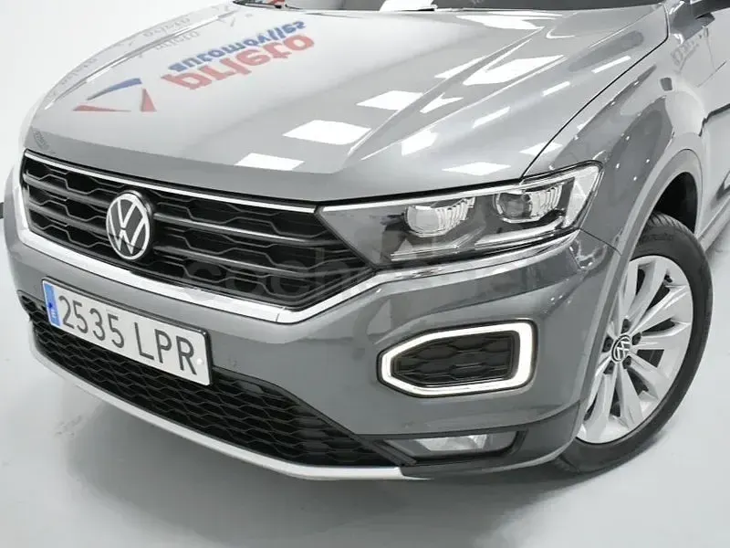 Usado VW T-Roc Advance 115 CV (84 kW) 2021 Gris / plata SUV
