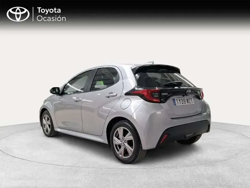 Usado Toyota Yaris Active 116 CV (85 kW) 2025 Plateado Utilitario