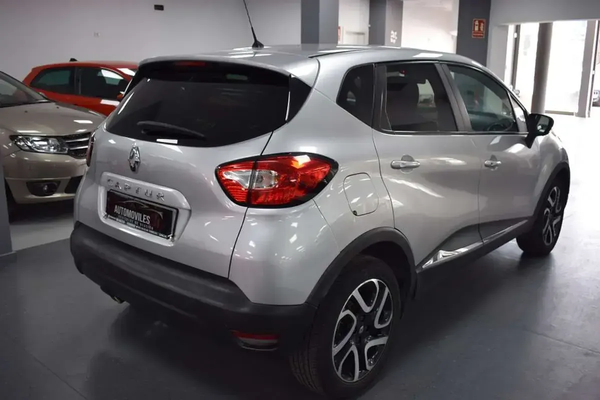 Usado Renault Captur 110 CV (80 kW) 2016 SUV