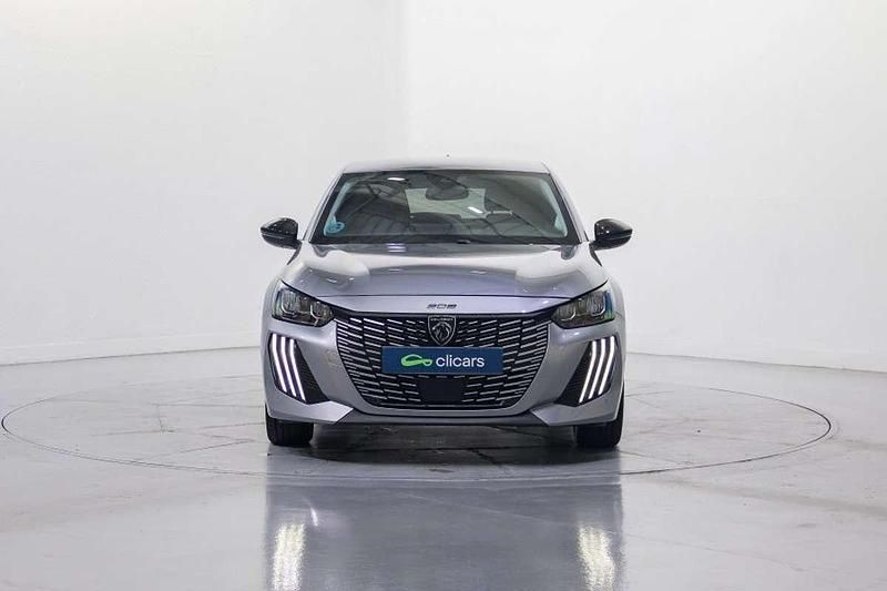Usado Peugeot 208 Allure 102 CV (75 kW) 2025 Plateado Utilitario