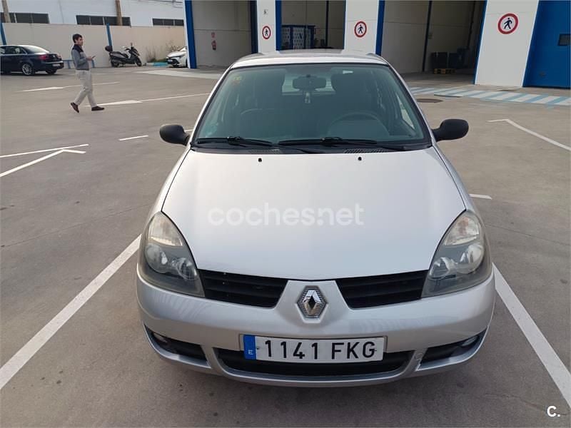 Usado Renault Clio II Campus 60 CV (44 kW) 2007 Gris / plata Berlina