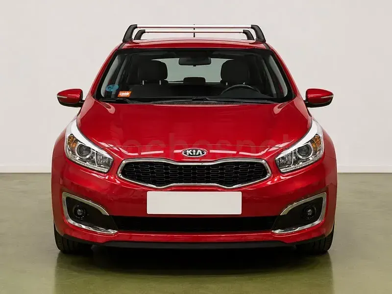 Usado Kia Ceed 100 CV (73 kW) 2016 Granate Utilitario