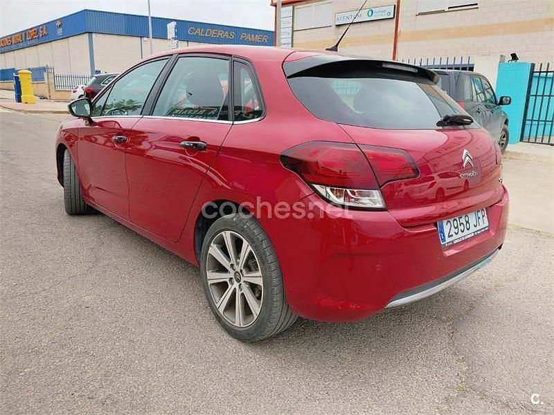 Usado Citroën C4 Feel 99 CV (72 kW) 2015 Rojo Berlina