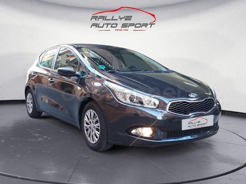 Usado Kia Ceed 100 CV (73 kW) 2014 Gris / plata Utilitario
