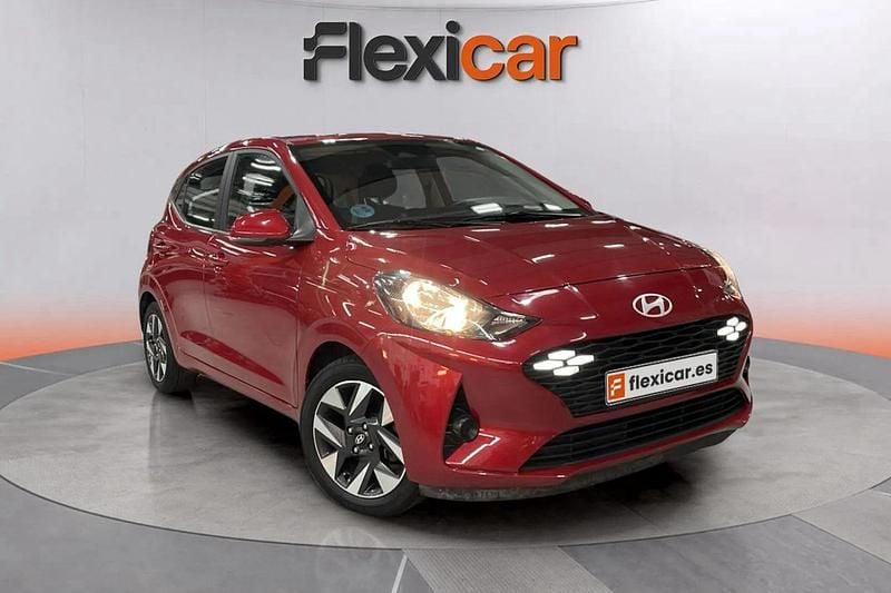 Rojo Usado 2023 Hyundai i10 Utilitario | 11.490 € (Precio justo) - Imagen 1/4